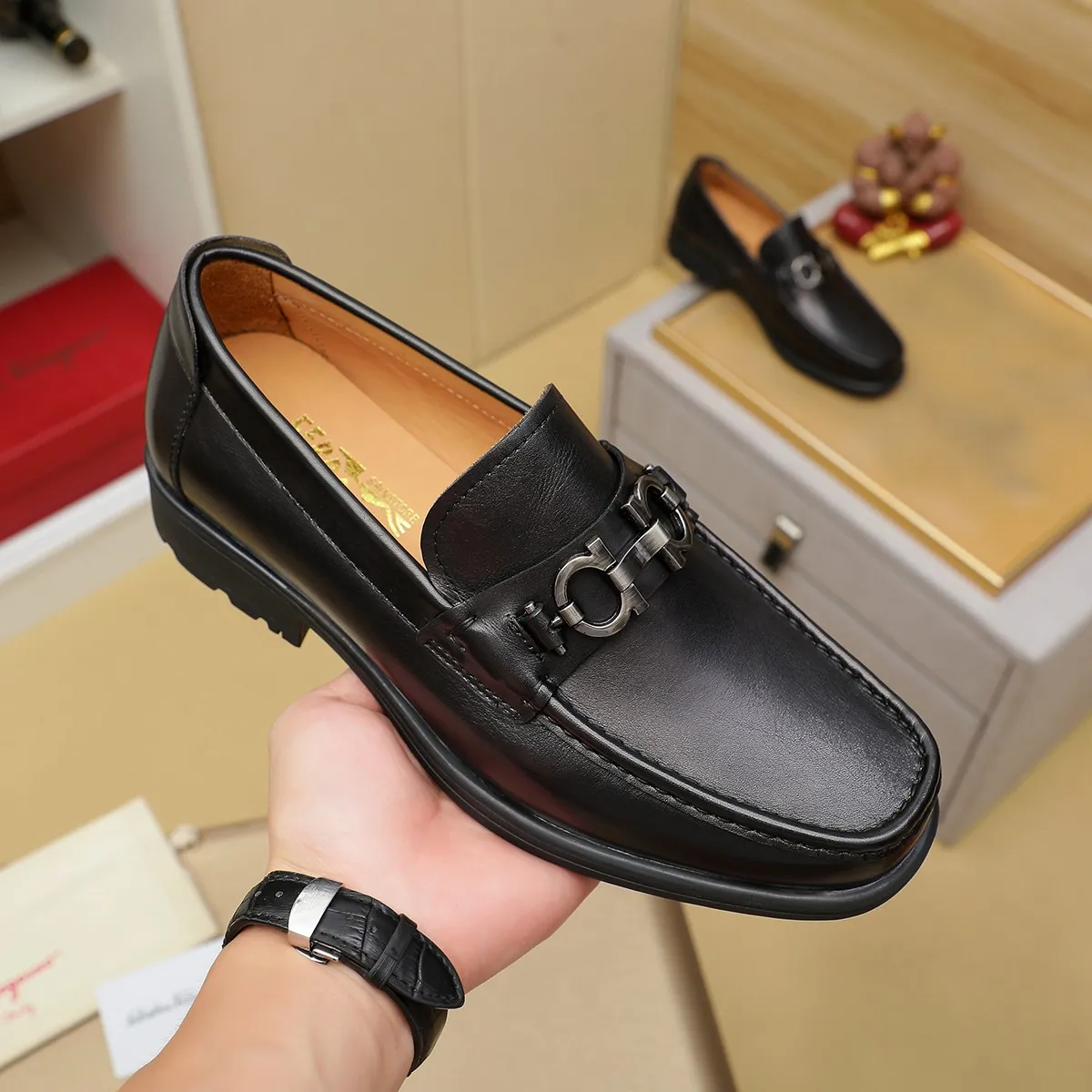 Men's shoes 250 Ferragamo [Ferragamo] top imported suit men's shoes 💯Original copy of the official website, product materials: selected imported embossed calfskin + luxury hardware buckle accessories ~ imported water-dyed cow 🐂 leather lining. Strong three-dimensional visual effect, original combination outsole, multiple colors available😘 Size: 39-44 (38.45.46. Customized)